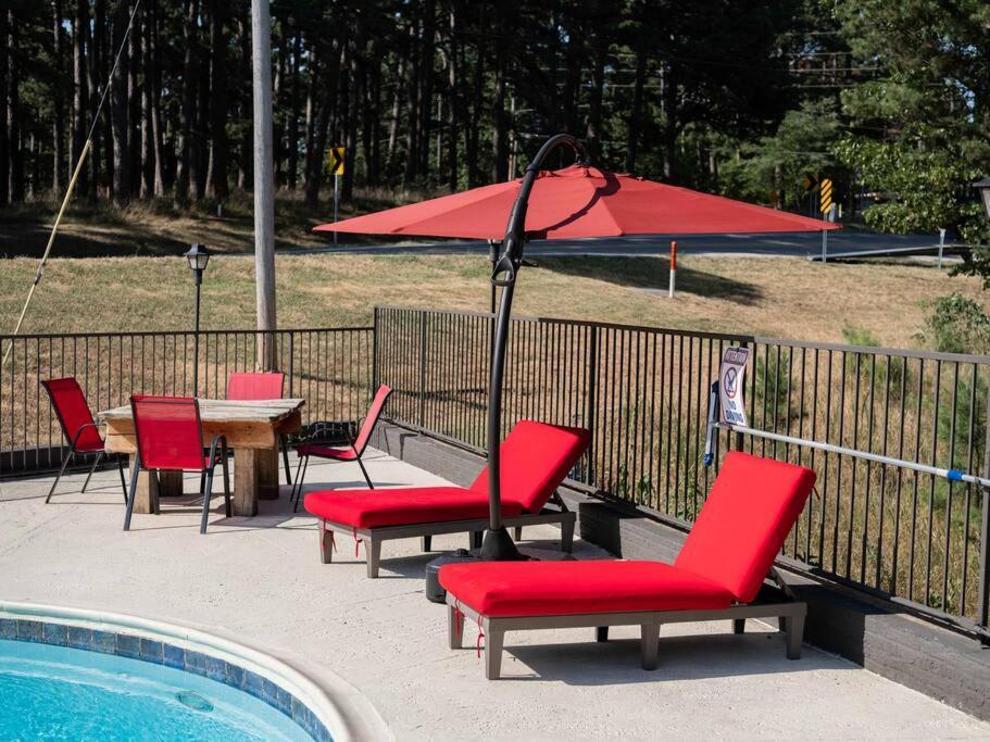 Stonegate Lodge King Bed Wifi 50 In Roku Tv Salt Water Pool Room # 101 Eureka Springs Exterior foto